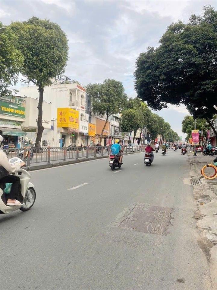 Nhà cấp 4, 78m2(6x13,6m. nh 6,5m). chỉ 5tỷ6. hẻm 1/ quang trung, p11, gò vấp.
gần ngã 4 quang trung