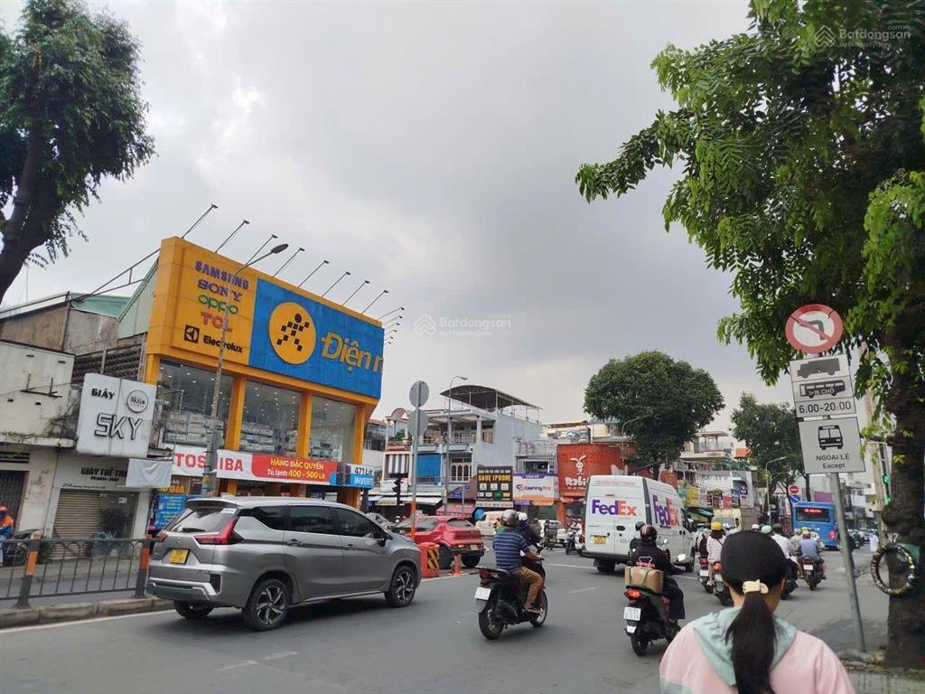 Nhà cấp 4, 78m2(6x13,6m. nh 6,5m). chỉ 5tỷ6. hẻm 1/ quang trung, p11, gò vấp.
gần ngã 4 quang trung
