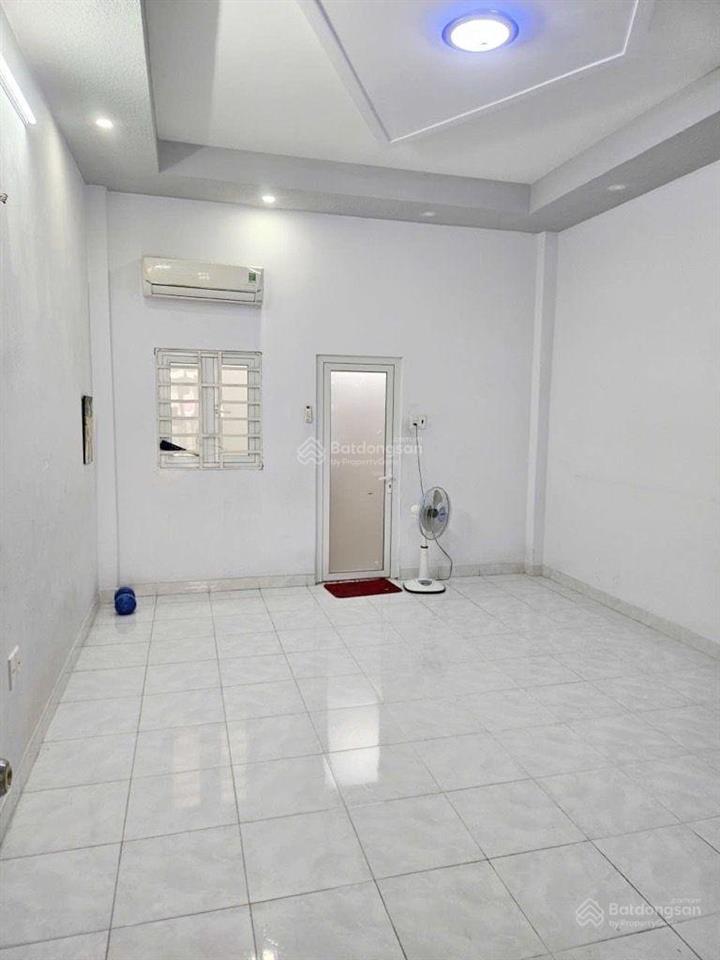 Bán nhà 4 tầng, 4x15m. đường phạm văn chiêu, p9, gò vấp. chỉ 6,x tỷ.
gần công viên làng hoa
