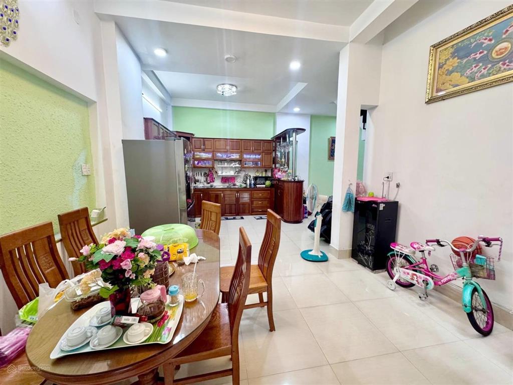 Nhà 3 tầng 101m2. nở hậu. chỉ 8,x tỷ. hxh thông 1/ ngắn phạm văn chiêu, p14, gò vấp.