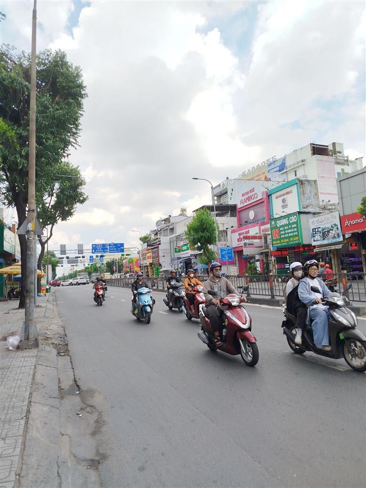 Nhà 2 tầng, 64m2. ngang 5m. ngay ngã 4 quang trung  phan huy ích, p14, gò vấp. chỉ hơn 5tỷ.