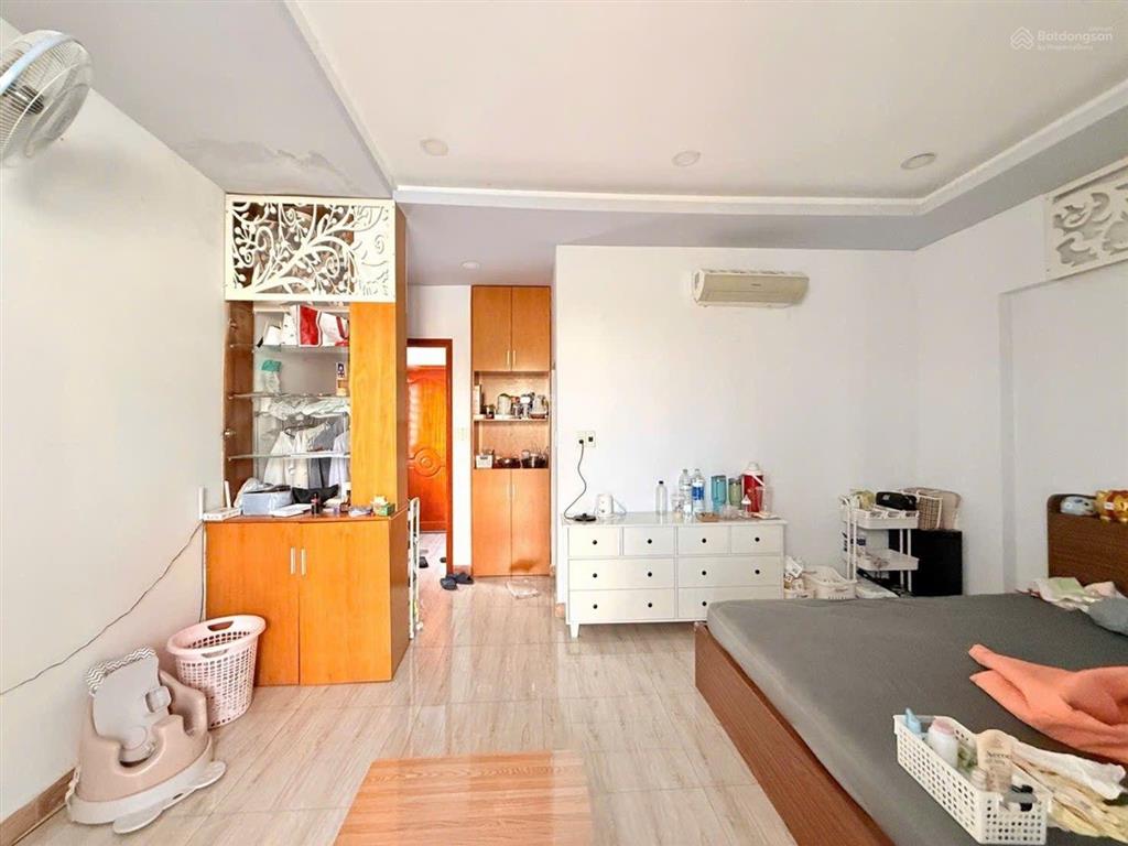 Vài bước ra mt phạm văn chiêu, phường an hội đông, gò vấp. hxh 4m. ngang 5x14m. 2 tầng. chỉ 6,x tỷ