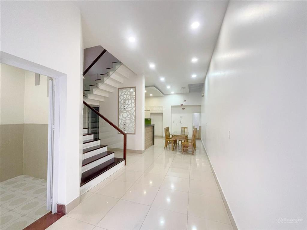 Hxt 6m 1/ ngắn lê đức thọ, phường gò vấp. 6,4x14m. 4 tầng. chỉ 11,x tỷ.
hện trạng trệt 3 lầu. 4pn