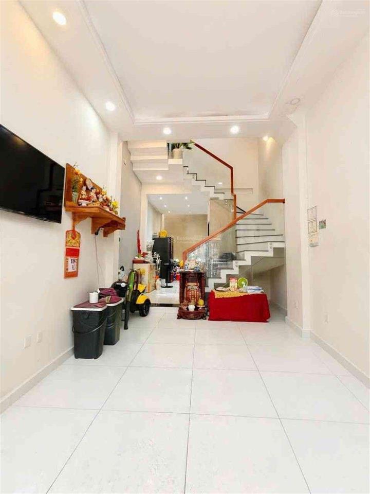 Nhà 3 tầng, 4x13m. sát mt nguyễn duy cung, p.an hội tây, gò vấp. chỉ hơn 5 đồng.
gần siêu thị emart