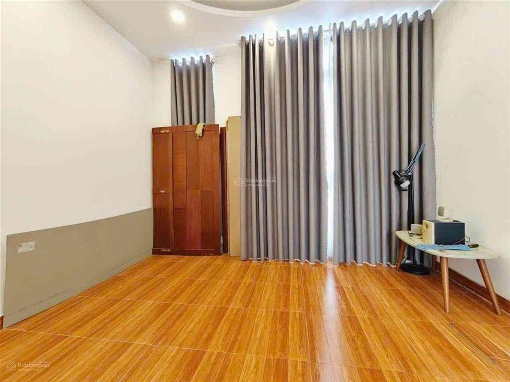 Nhà 3 tầng, 4x13m. sát mt nguyễn duy cung, p.an hội tây, gò vấp. chỉ hơn 5 đồng.
gần siêu thị emart
