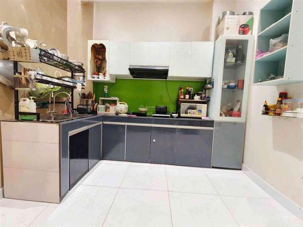 Nhà 3 tầng, 4x13m. sát mt nguyễn duy cung, p.an hội tây, gò vấp. chỉ hơn 5 đồng.
gần siêu thị emart