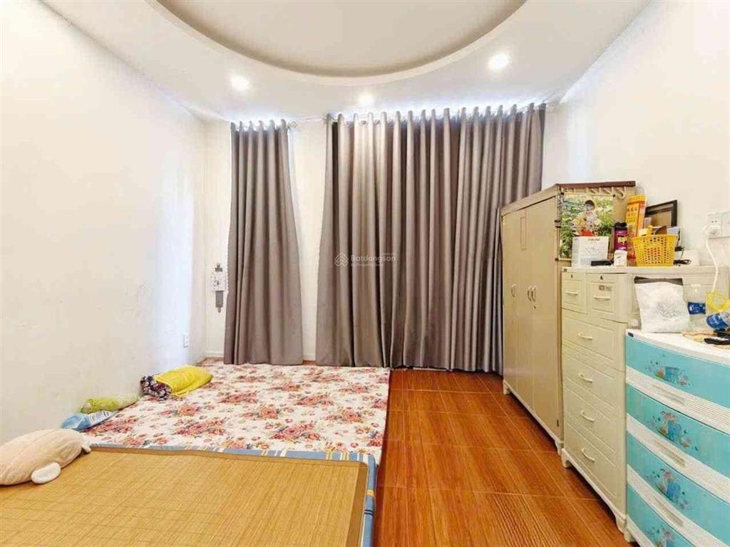 Nhà 3 tầng, 4x13m. sát mt nguyễn duy cung, p.an hội tây, gò vấp. chỉ hơn 5 đồng.
gần siêu thị emart