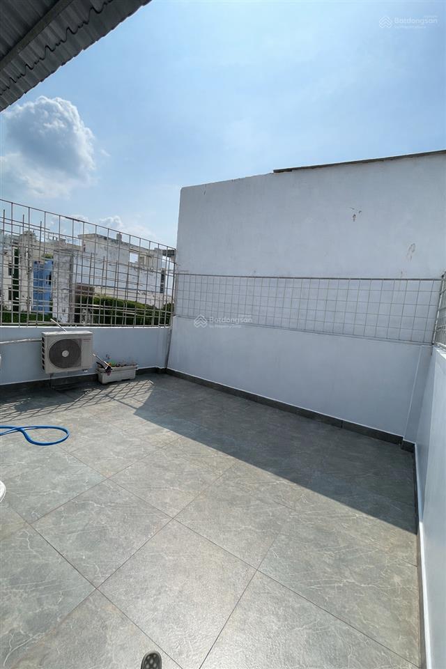 Hàng ngộp. giảm liền 1,3 tỷ. nhà 3 tầng, 65m2, ngang 5.4m, hẻm 8m thông. phan huy ích, tân bình
