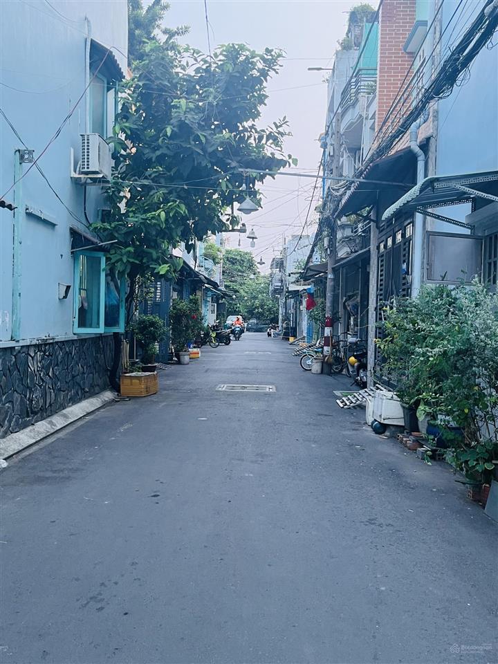 Hàng ngộp. giảm liền 1,3 tỷ. nhà 3 tầng, 65m2, ngang 5.4m, hẻm 8m thông. phan huy ích, tân bình