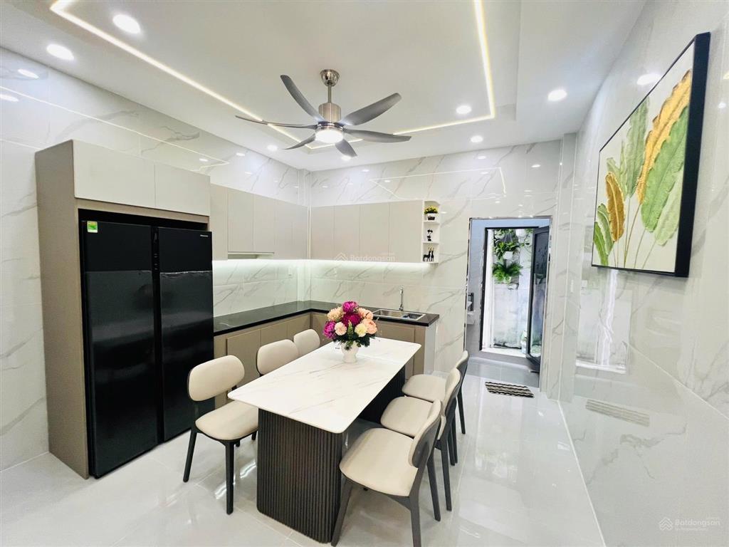 Khu đồng bộ hẻm nhựa 6m, nhà 4 tầng, 4x15, ngay chợ phạm văn bạch, gò vấp. chỉ 8.x tỷ