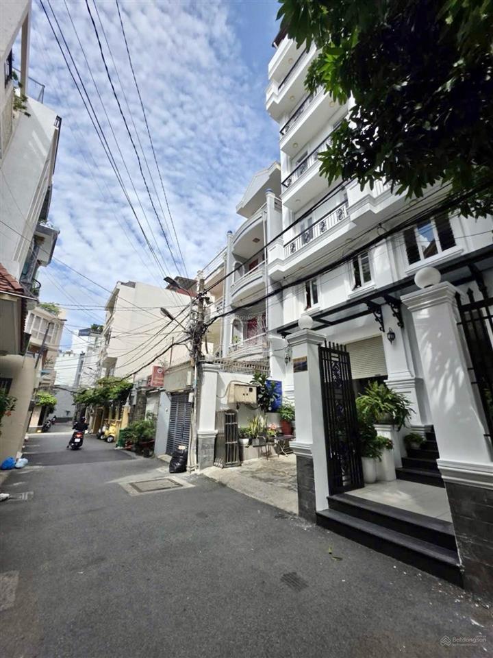 Tòa nhà chdv ngay sân bay tân sơn nhất, 23 phòng, dòng tiền 100tr/tháng, hẻm xe tải. nhỉnh 31 tỷ