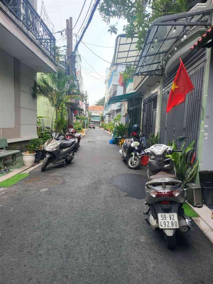 Bán nhà khu phân lô, 2 tầng, 5,6x12, xe hơi đỗ cổng. ngay emart phan huy ích, gò vấp. chỉ 6,2 tỷ