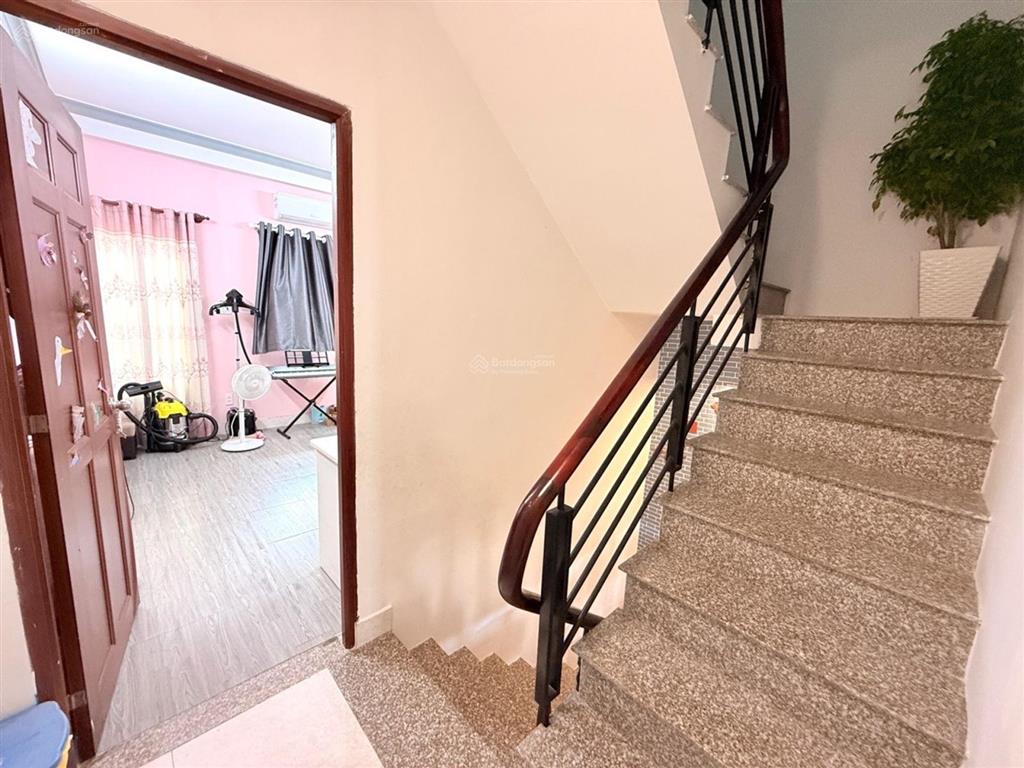 Giá tốt khu vực. nhà 3 tầng đúc btct, 4x18, hẻm 5m xe tải vào tận nhà. phan huy ích, gò vấp.