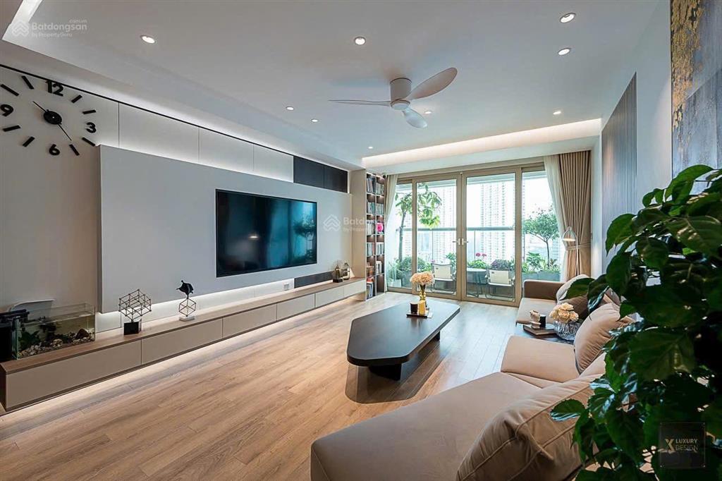 Chính chủ bán căn hộ 99m2 the sun 3pn2vs ban công đông bắc giá 8,3 tỷ nội thất full sổ đỏ sẵn