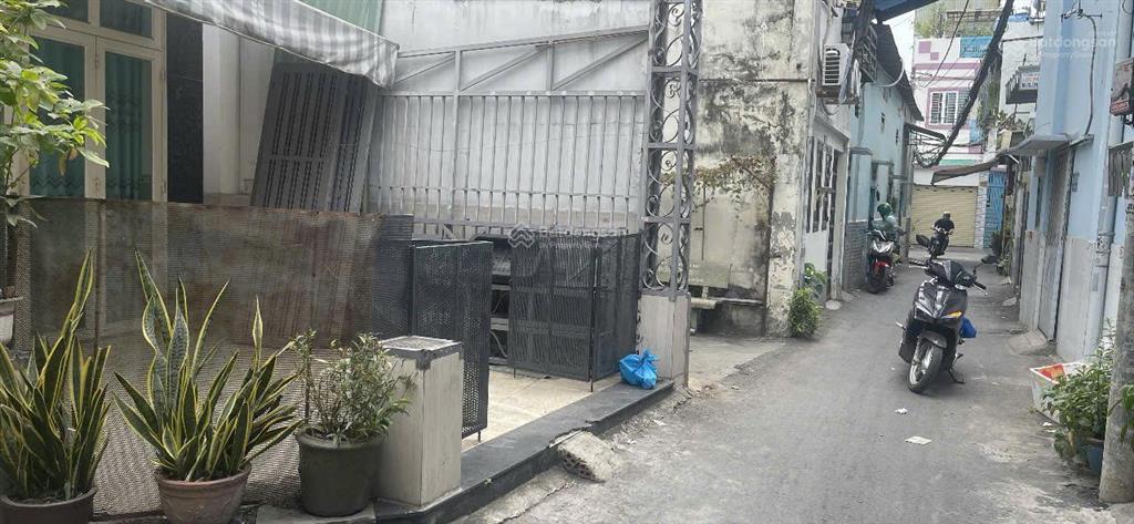 Bán nhà cấp 4 gần mặt tiền thống nhất gò vấp xây dựng 48m2 , sân 22m2 riêng ( sổ công nhận 61m2)