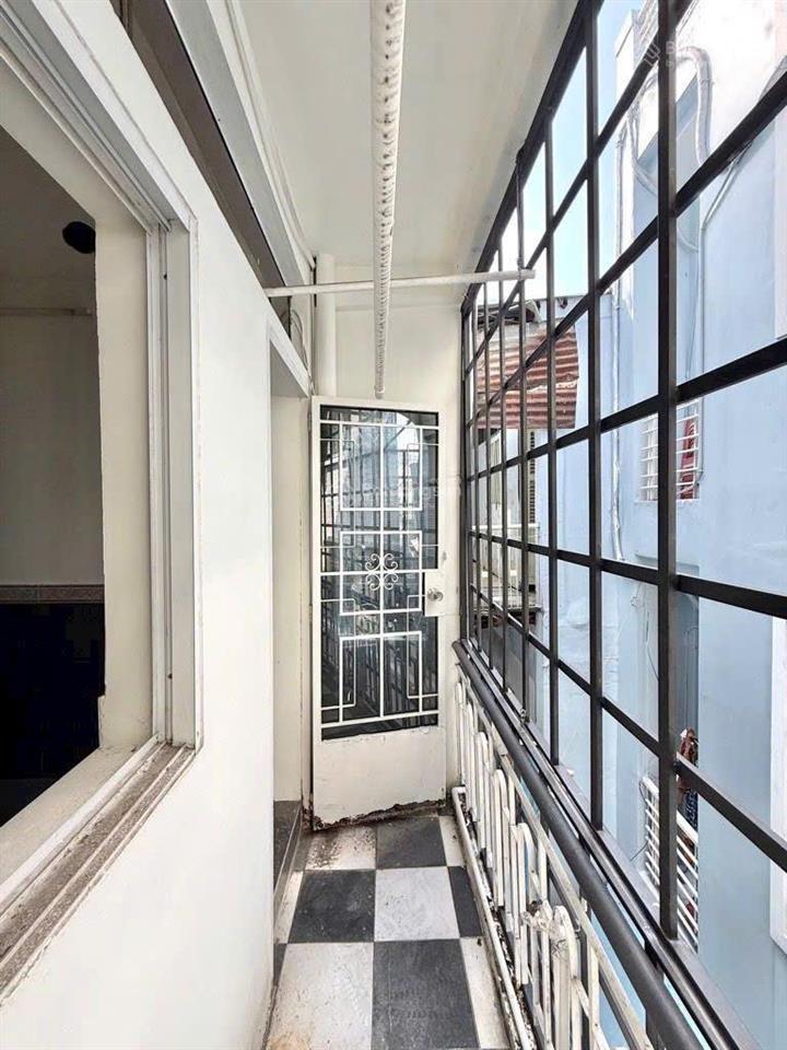 Bán nhà quận 10 lý thái tổ hẻm liên thông 4 tầng 3 phòng ngủ, khu vực vòng xoay lý thái tổ 3/2
