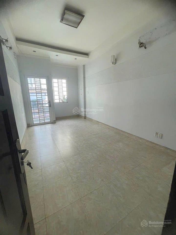Bán nhà  q1  trần hưng đạo  hẻm xe hơi liên thông  4 tầng  (tl) 8 tỷ, dt 3,3*8m