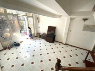 Nhà hxh  thích quảng đức  4x14m  trệt lửng lầu  3pn 2wc  15 triệu tl  hằng 0906 656 *** xem nhà