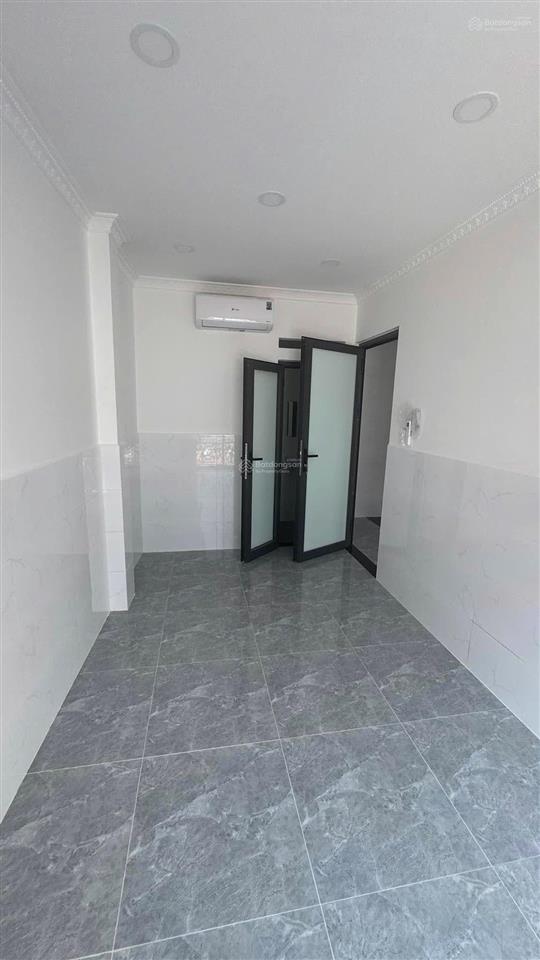 Nhà mặt tiền  nguyễn công hoan  5,2x6,2m  trệt 2 lầu  3pn 4wc  19 triệu tl  hằng 0906 656 ***