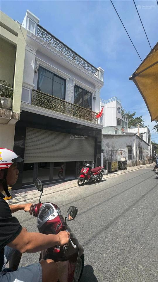 Nhà mặt tiền  nguyễn công hoan  5,2x6,2m  trệt 2 lầu  3pn 4wc  19 triệu tl  hằng 0906 656 ***