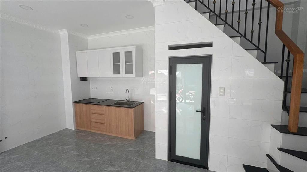 Nhà mặt tiền  nguyễn công hoan  5,2x6,2m  trệt 2 lầu  3pn 4wc  19 triệu tl  hằng 0906 656 ***