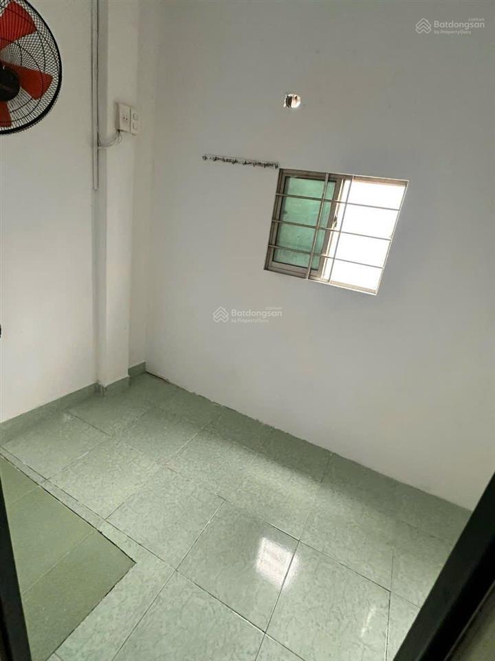 Cho thuê nc nhỏ  nguyễn cửu vân  gần thị nghè  1,8x6m  2pn 1wc  5 triệu  0906 656 ***