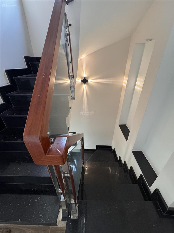 Nhà mới đẹp  phan tây hồ  4,2x10m  trệt 2 lầu sân thượng  3pn 3wc  15tr tl  hằng 0906 656 ***