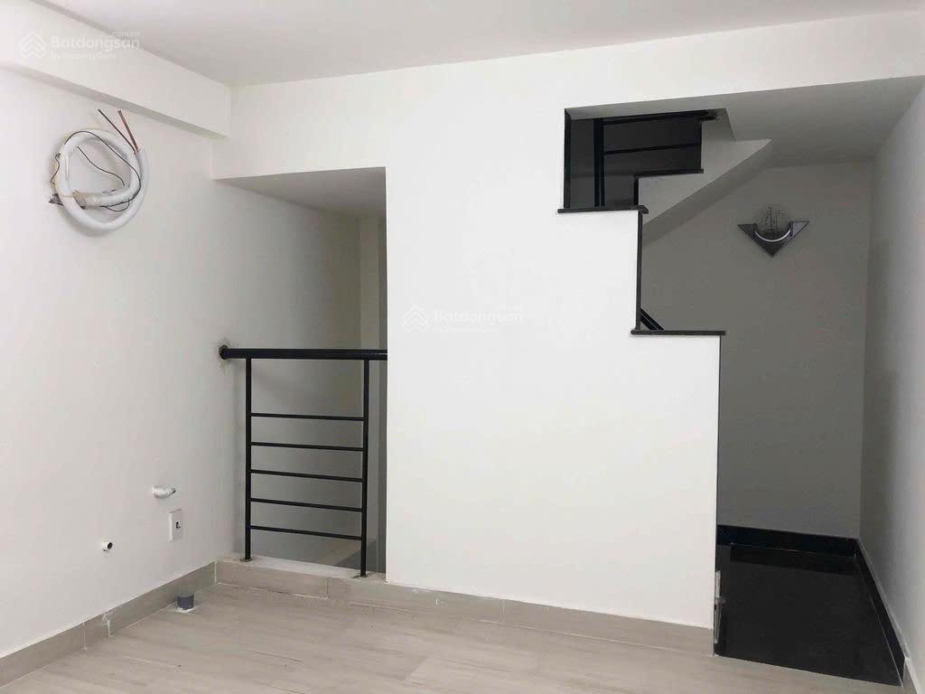 Nhà mặt tiền  trường sa  3x6m  trệt 3 lầu  3pn 3wc  13 triệu tl  gọi hằng 0906 656 *** xem nhà