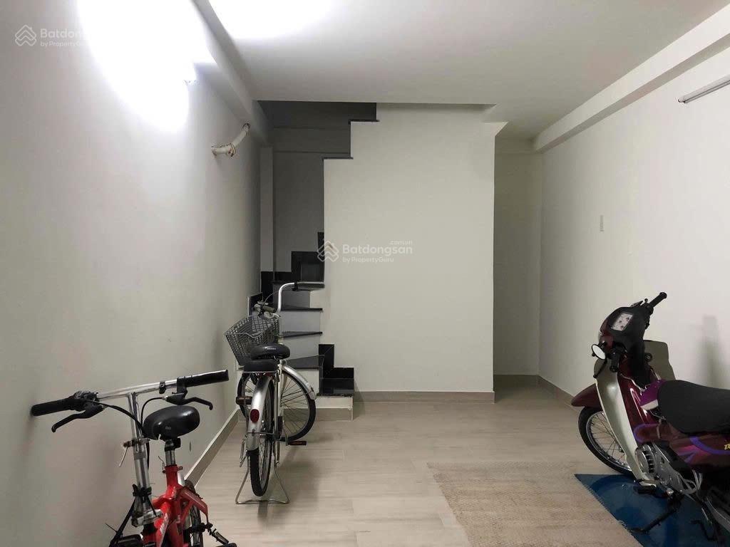 Nhà mặt tiền  trường sa  3x6m  trệt 3 lầu  3pn 3wc  13 triệu tl  gọi hằng 0906 656 *** xem nhà