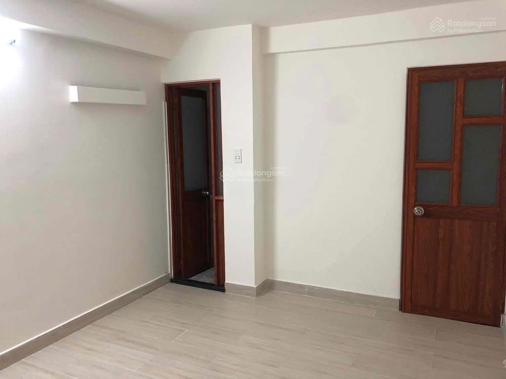 Nhà mặt tiền  trường sa  3x6m  trệt 3 lầu  3pn 3wc  13 triệu tl  gọi hằng 0906 656 *** xem nhà