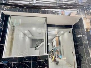 Nhà nc  cách mạng tháng tám  4x11m  trệt lầu  3pn 3wc  16,5 triệu tl  hằng 0906 656 ***