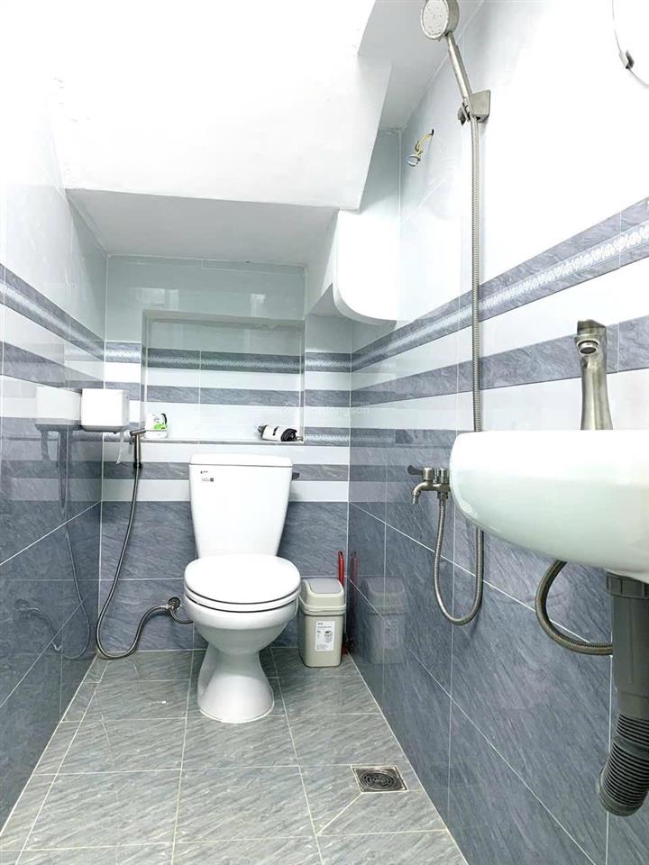 Nhà mới đẹp  cách mạng tháng tám  4x12m  trệt 2 lầu  3pn 2wc  15 triệu tl  hằng 0906 656 ***