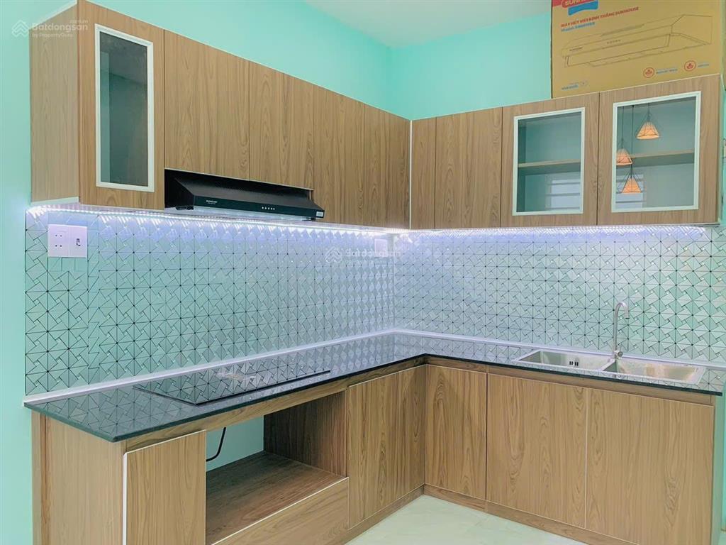 Nhà mới đẹp  cách mạng tháng tám  4x12m  trệt 2 lầu  3pn 2wc  15 triệu tl  hằng 0906 656 ***