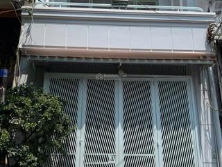 Nhà hxh  quốc lộ 13  4x17,5m  trệt lầu  3pn 2wc  15 triệu tl  hằng 0906 656 *** xem nhà ngay