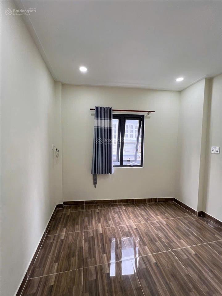 Nhà mới đẹp  phạm ngũ lão  3,2x7,5m  trệt 2 lầu có sân thượng chill  2pn 3wc  15 triệu tl