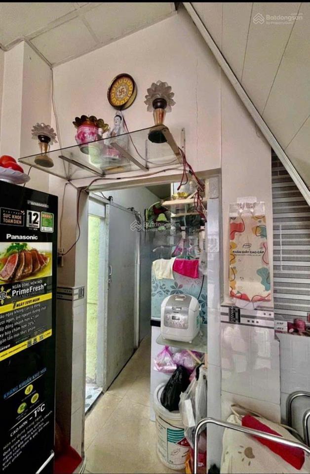 Nhà hxh  đoàn thị điểm  3x6m  trệt 2 lầu  2pn 3wc  9 triệu tl  hằng 0906 656 *** xem nhà ngay