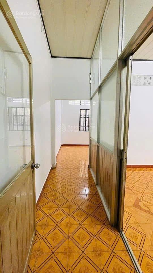 Nhà nguyên căn  phan văn trị  4,2x9m  2pn 1wc  9 triệu  gọi hằng xem nhà 0906 656 ***