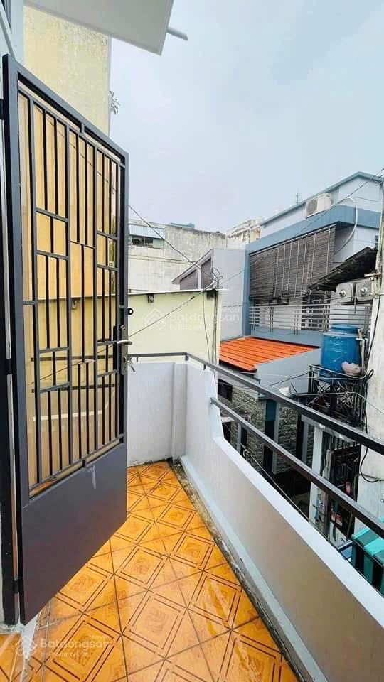 Nhà nguyên căn  phan văn trị  4,2x9m  2pn 1wc  9 triệu  gọi hằng xem nhà 0906 656 ***