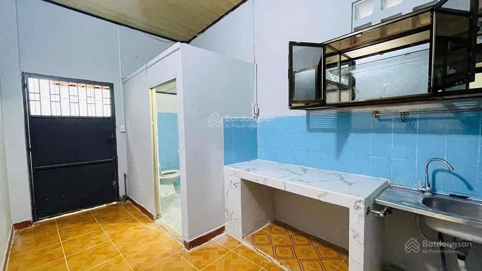 Nhà nguyên căn  phan văn trị  4,2x9m  2pn 1wc  9 triệu  gọi hằng xem nhà 0906 656 ***