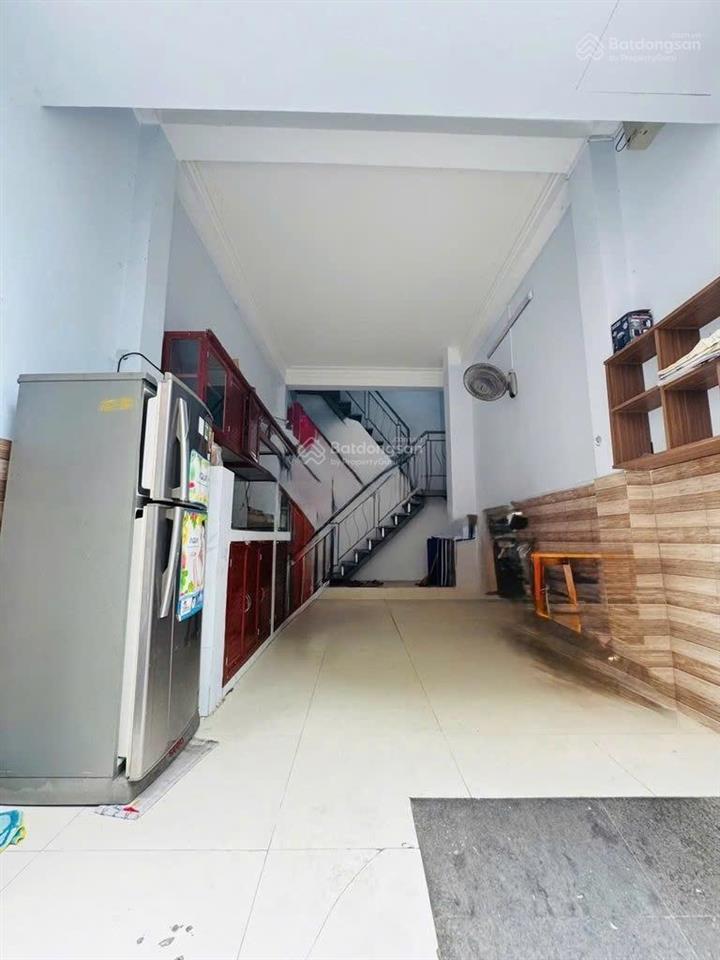 Nhà nc  đoàn thị điểm  3x6m  trệt 2 lầu sân thượng  2pn 3wc  11 triệu tl  hằng 0906 656 ***