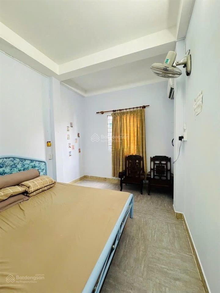 Nhà nc  đoàn thị điểm  3x6m  trệt 2 lầu sân thượng  2pn 3wc  11 triệu tl  hằng 0906 656 ***