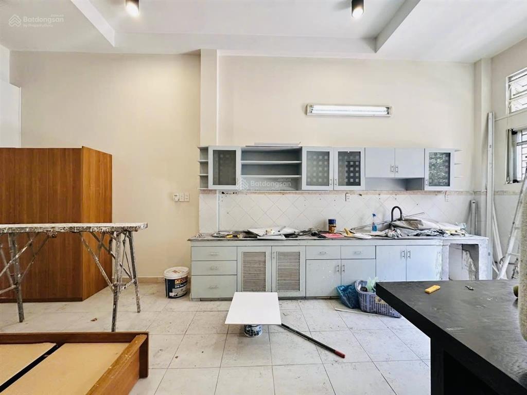 Nhà hxh  nguyễn huy tưởng  4x8m  trệt  1pn 1wc  9 triệu tl  hằng 0906 656 *** xem nhà ngay