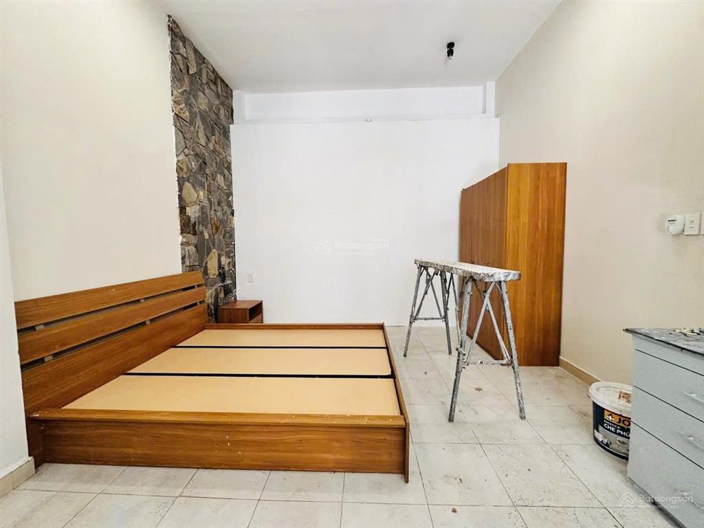 Nhà hxh  nguyễn huy tưởng  4x8m  trệt  1pn 1wc  9 triệu tl  hằng 0906 656 *** xem nhà ngay