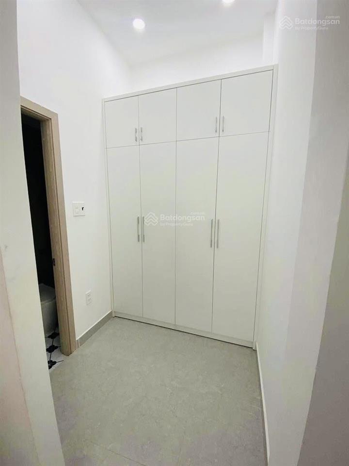 Nhà mặt tiền  mới đẹp  tú mỡ  kinh doanh tự do 3x8m  2pn 2wc  10,5 triệu tl  hằng 0906 656 ***