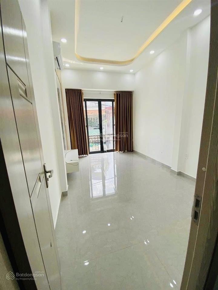 Nhà mặt tiền  mới đẹp  tú mỡ  kinh doanh tự do 3x8m  2pn 2wc  10,5 triệu tl  hằng 0906 656 ***