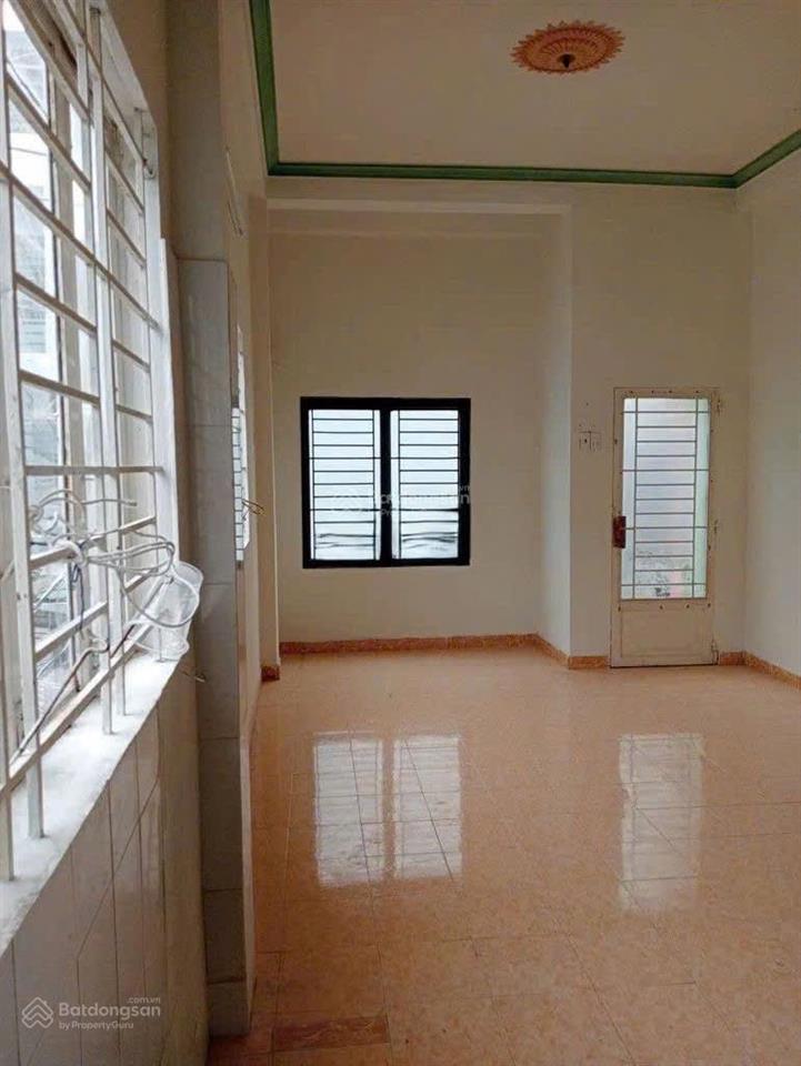 Nhà hxt  nguyễn hữu cảnh  4x9m  2pn 3wc  có sân thượng  17 triệu tl  hằng 0906 656 *** xem ngay
