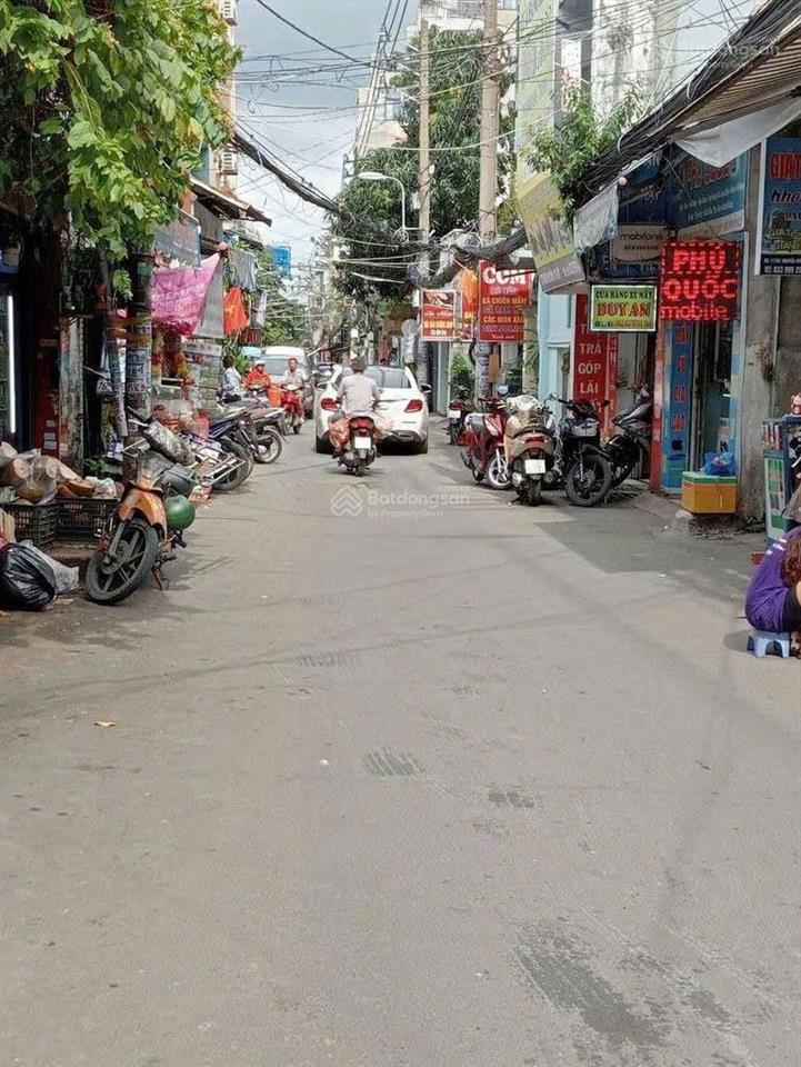 Nhà hxt  nguyễn hữu cảnh  4x9m  2pn 3wc  có sân thượng  17 triệu tl  hằng 0906 656 *** xem ngay