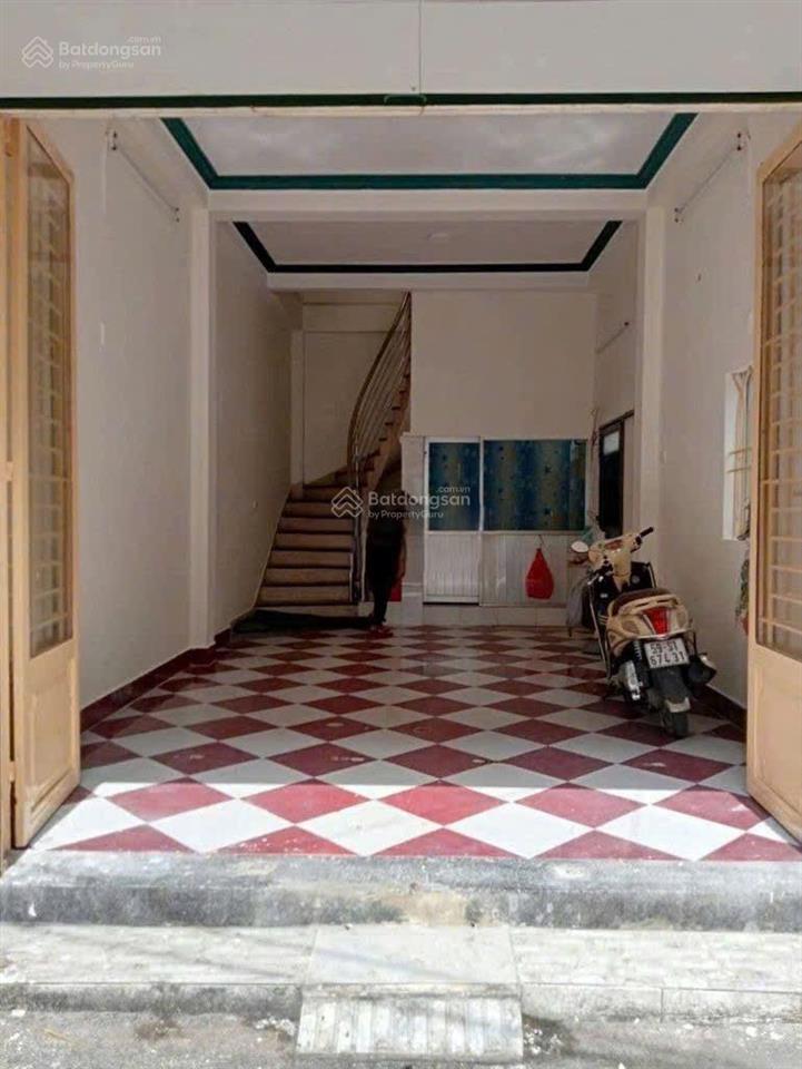 Nhà hxt  nguyễn hữu cảnh  4x9m  2pn 3wc  có sân thượng  17 triệu tl  hằng 0906 656 *** xem ngay