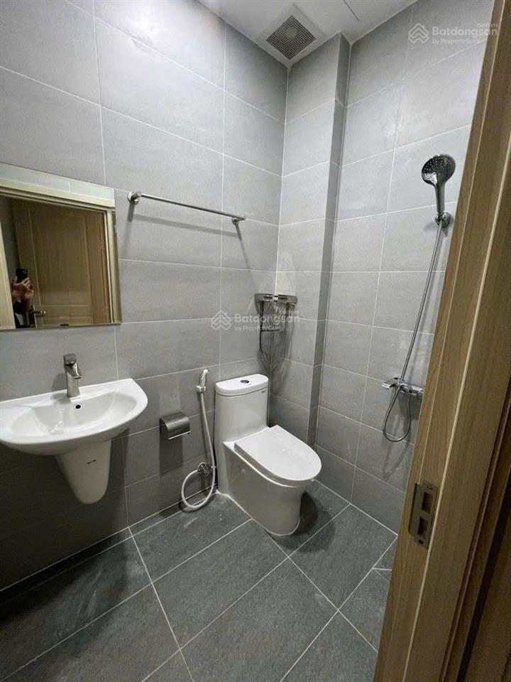 Nhà mới đẹp  hxh  nguyễn đình chiểu  4.5x12m  trệt lầu  2pn 2wc  30 triệu tl  0906 656 ***