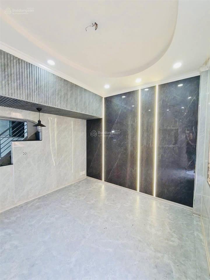 Nhà hxh  3pn 2wc  chỉ 10 triệu  nguyễn thượng hiền  4x8m  trệt lửng lầu  xem ngay 0906 656 ***
